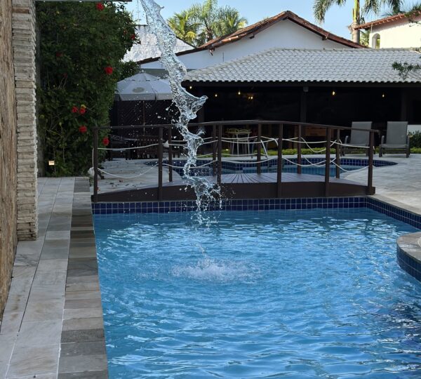 Hotel no Guarujá com boa localização e piscina